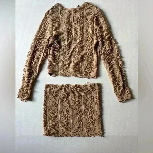 PrettyLittleThings Set of 2 Y2K Petite Taupe Textured Jersey Mini Skirt and Top - Picture 3 of 10